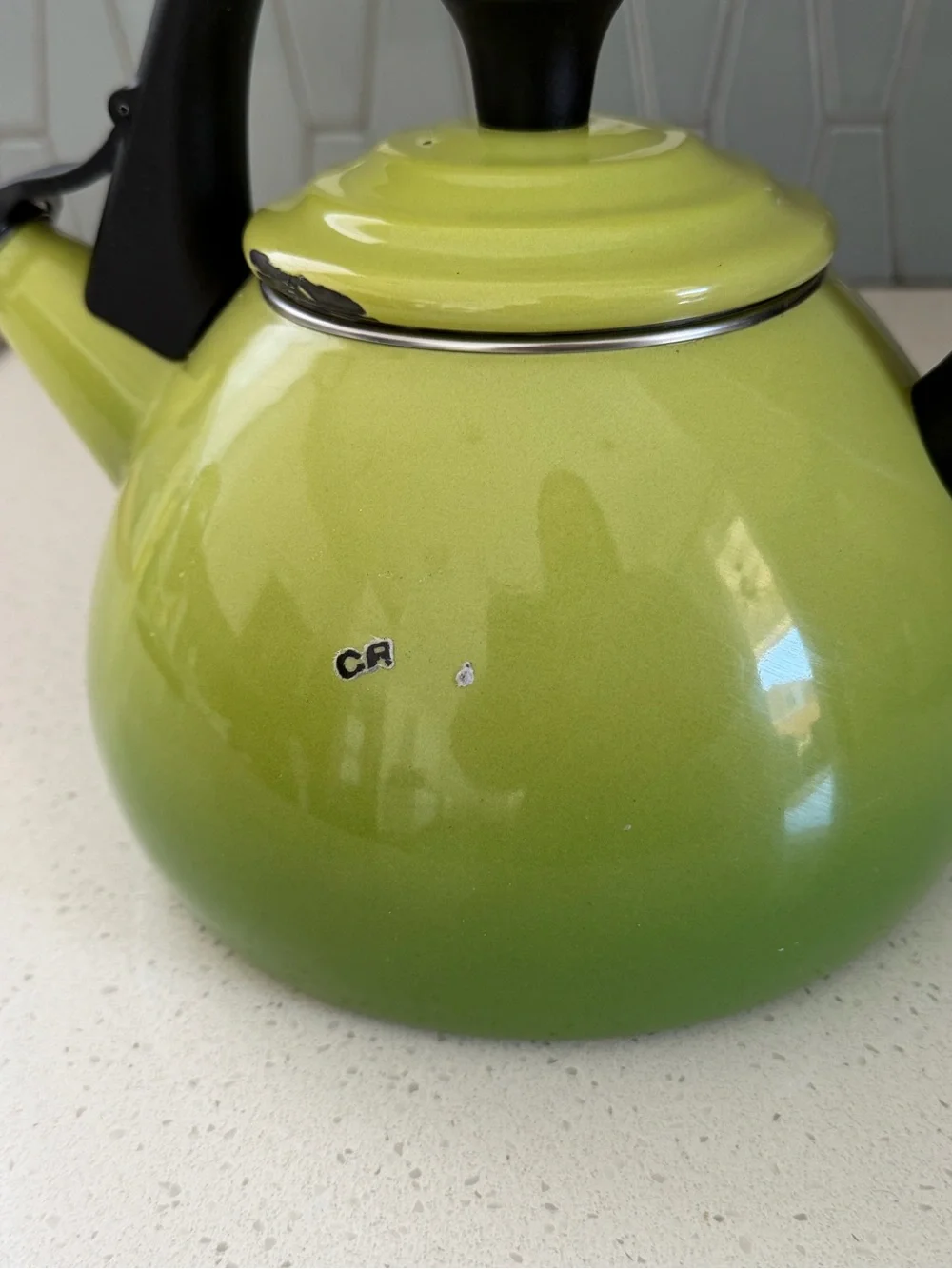 Le Creuset 1.5L (1.6 Qt.) Whistling Tea Kettle – Kiwi Green Kitchen